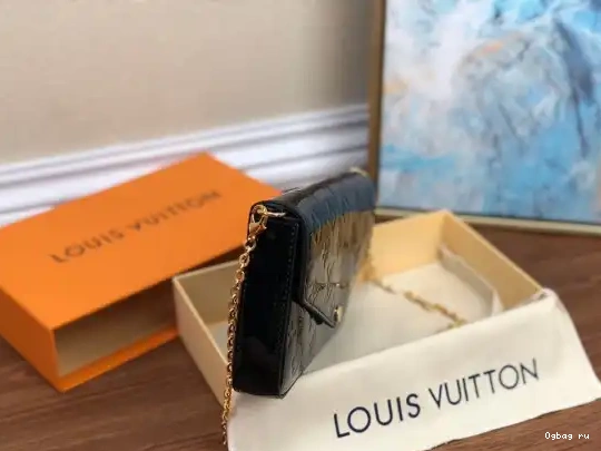 FÉLICIE LOUIS POCHETTE VUITTON 0427